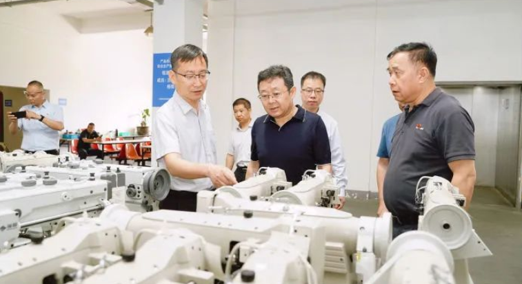 張立偉一行赴陜鼓章丘氣體、青島海發(fā)集團(tuán)、上海臨港產(chǎn)業(yè)區(qū)等單位考察調(diào)研