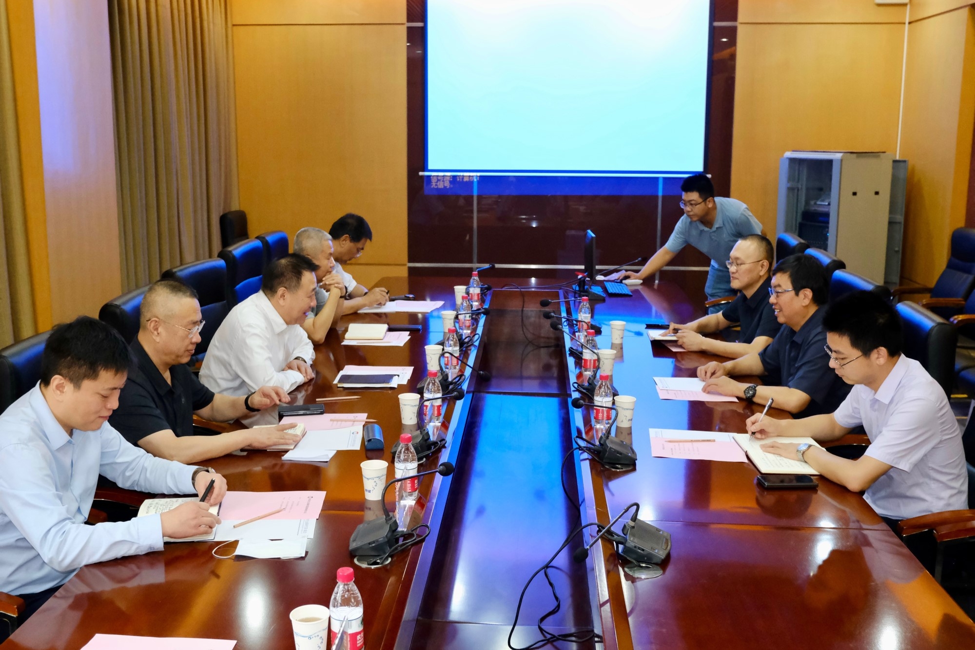 工投集團(tuán)黨委書(shū)記、董事長(zhǎng)金輝拜訪西北有色金屬研究院