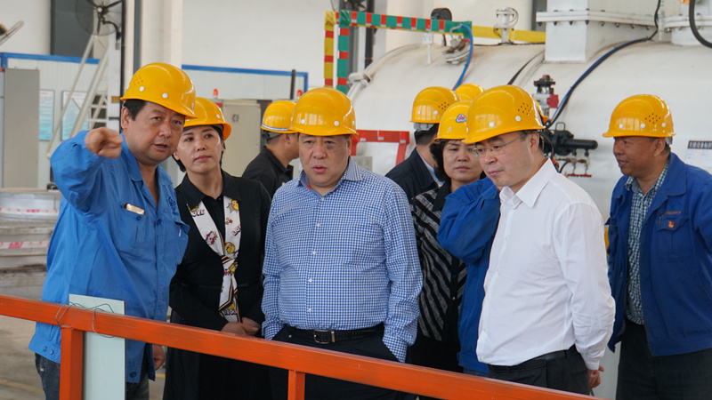 集團(tuán)領(lǐng)導(dǎo)到標(biāo)準(zhǔn)熱處理、電器開(kāi)關(guān)調(diào)研