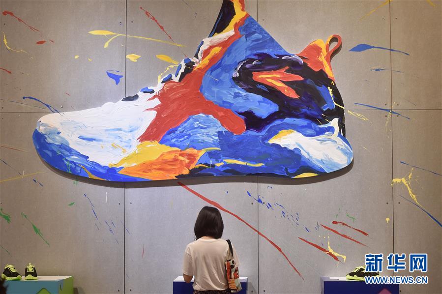 (新華全媒頭條·壯闊東方潮 奮進(jìn)新時(shí)代——慶祝改革開放40年·圖文互動(dòng))(2)敢為天下先 愛拼才會(huì)贏——“晉江經(jīng)驗(yàn)”啟示錄